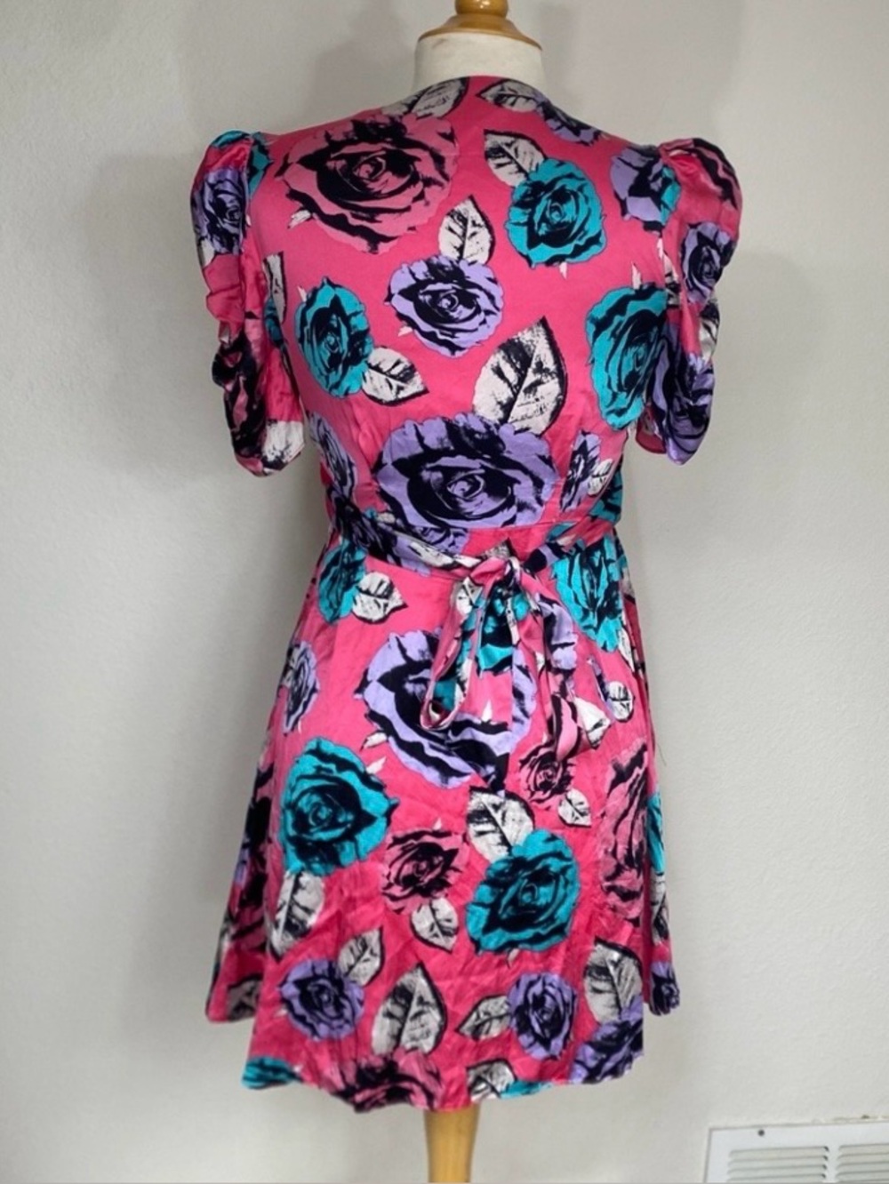Betsey Johnson Women's Pink Rosette V Neck Short Sleeve Satin Mini Dress Size 4 - Picture 2 of 16